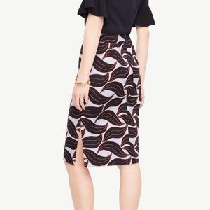 Ann Taylor Leaf Swirl Pencil Skirt.  Size 4
